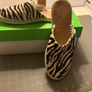 SeaVees NWT Lido Slides Zebra Mules - 8.5